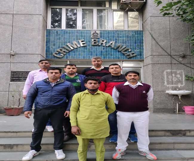 दिल्ली पुलिस की क्राइम ब्रांच ने ड्रग्स तस्करों को गिरफ्तार किया है।