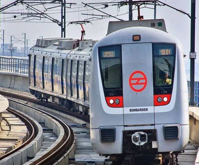 दिल्ली मेट्रो रेल कारपोरेशन अपने कुछ स्टेशनों पर ट्रैक की रिपेयरिंग का काम करेगा।