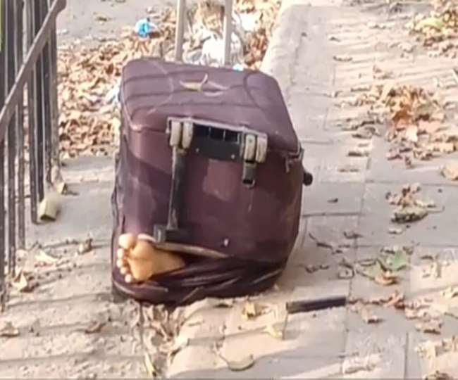 फारेंसिक टीम ने सूटकेस से फिंगरप्रिंट व अन्य साक्ष्य इकट्ठा किए।