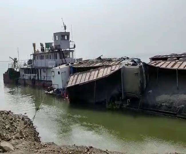 Jharkhand News: साहिबगंज से मनिहारी जा रहा मालवाहक जहाज गंगा में डगमगाया, पांच ट्रक डूबे, ड्राइवर-खलासी लापता - Jharkhand News: Truck Loaded Ship Drowned In Ganga Between ...