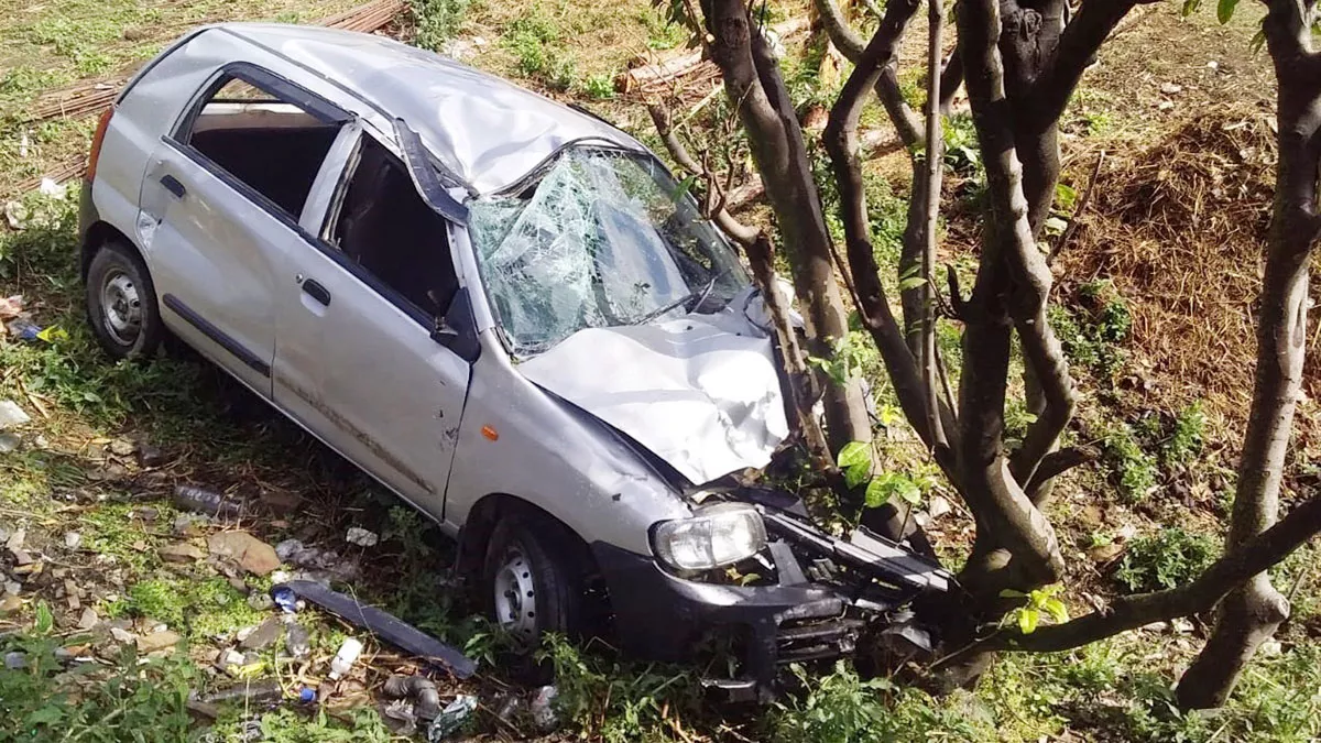 Bageshwar News: चलती कार के सामने अचानक आया गुलदार, खाई में गिरा वाहन; तीन घायल