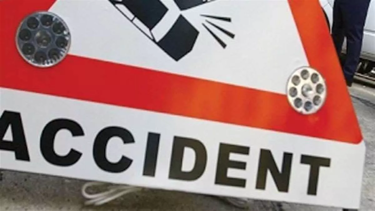 Accident In Sagar: मजदूरों को ले जा रही लोडिंग गाड़ी पलटी, 20 मजदूर घायल; 9 की हालत गंभीर