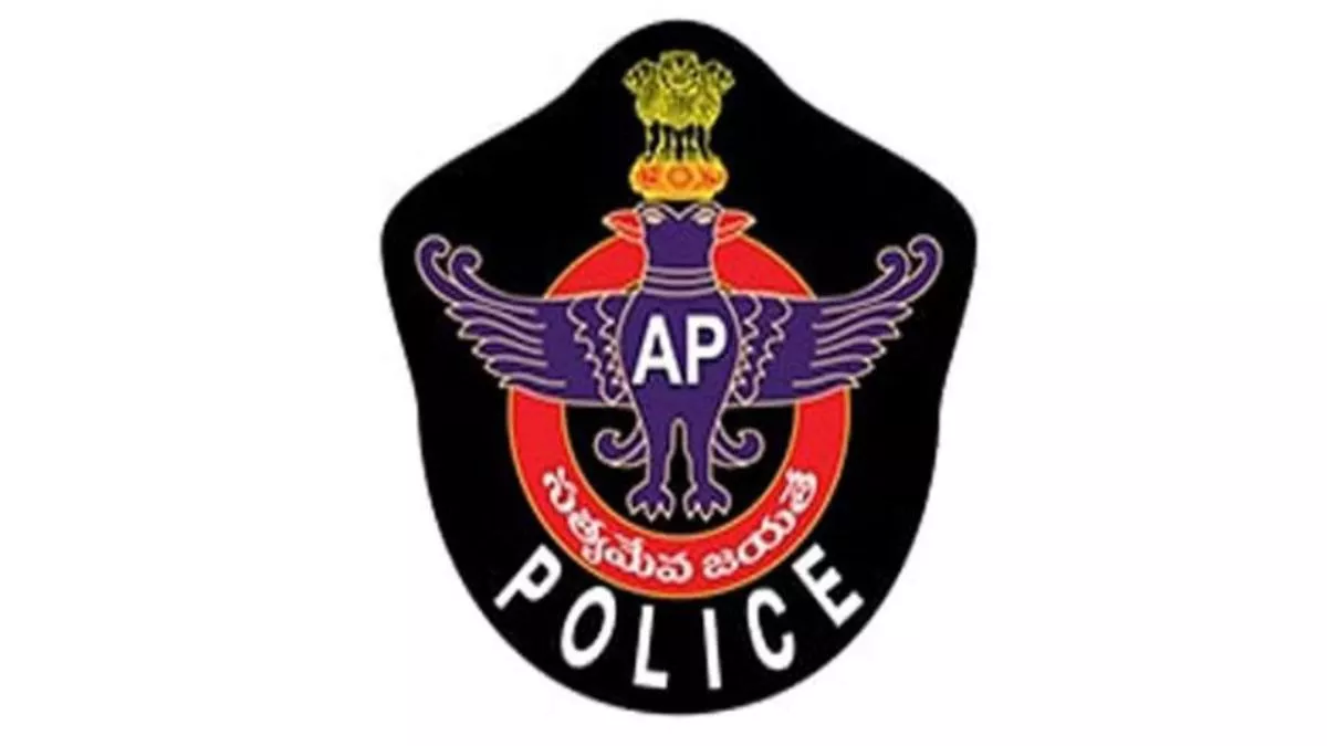 सीनियर IAS अधिकारी के पति को गिरफ्तार करने नोएडा पहुंची आंध्र प्रदेश पुलिस की CID टीम, ताला लटके देखा तो...