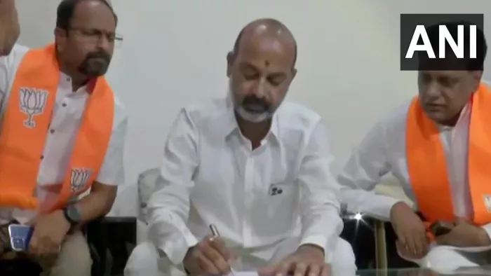 बंदी संजय के आवास पर नोटिस देने पहुंचे एसआईटी के अधिकारी, BJP करेगी विरोध प्रदर्शन