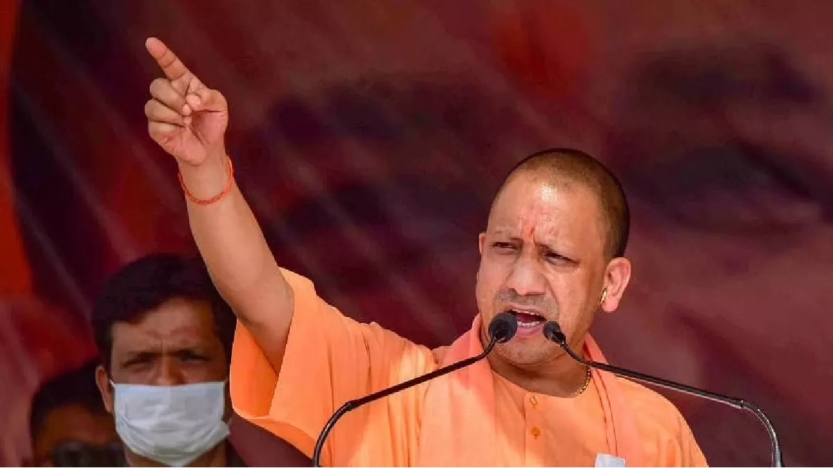 CM योगी का कांग्रेस पर हमला, बोले- नक्सल और आतंकवाद को दिया बढ़ावा, गरीबों-दलितों के अपमान का जनता लेगी बदला