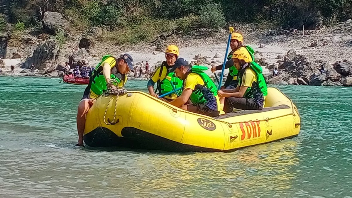 Rishikesh News: गोवा बीच पर नहा रहे थे लक्ष्मण झूला घूमने आए गुरुग्राम के युवक, दो गंगा में डूबे; एक लापता