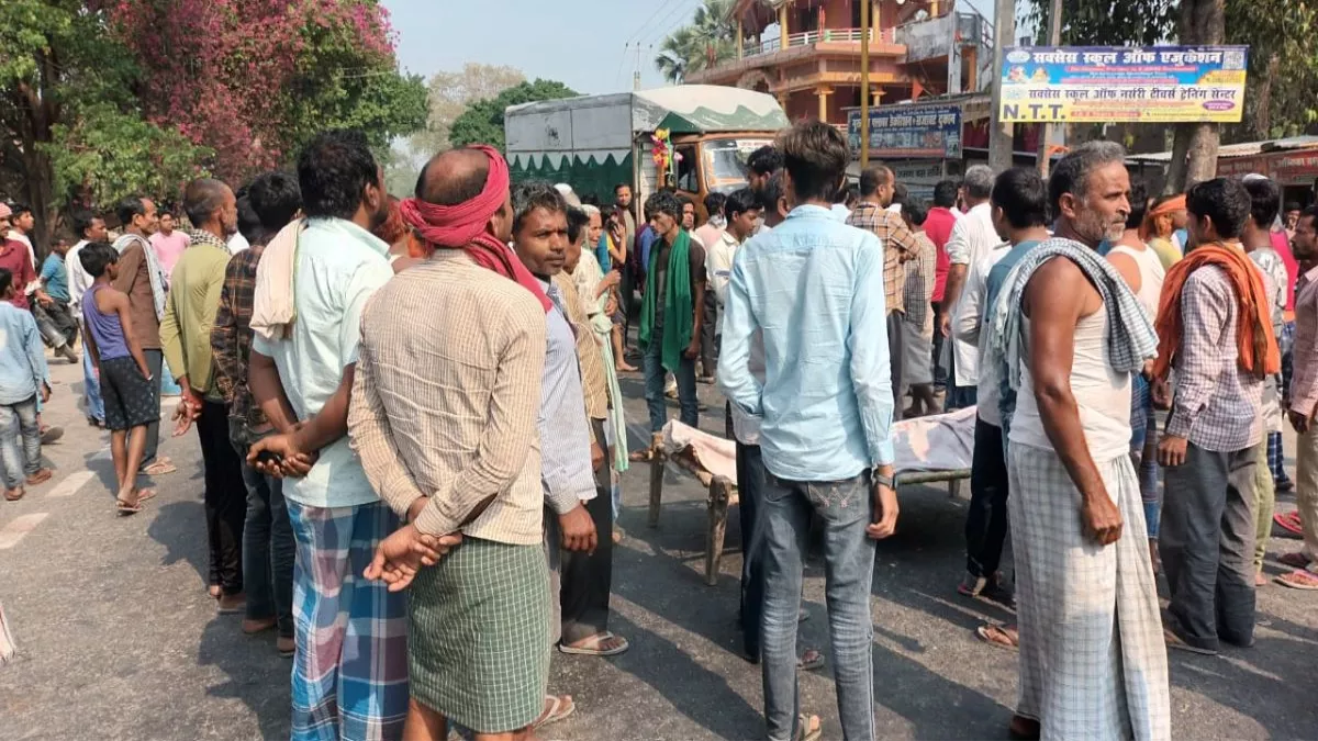 Samastipur में अधेड़ की गोली मारकर हत्या, घर से 500 मीटर की दूरी पर मिला शव; विरोध में NH-28 जाम