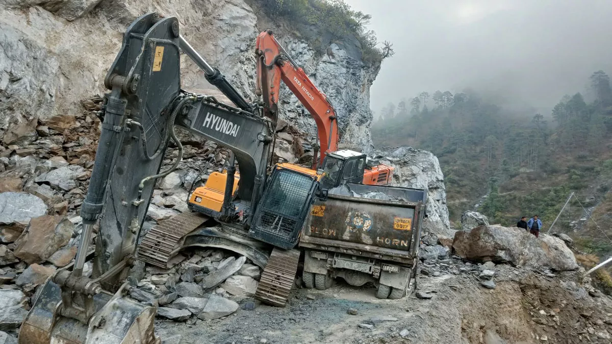 Uttarakhand Weather Update: मौसम ने फिर बदली करवट, गंगोत्री हाईवे पर भूस्‍खलन में दबने से एक की मौत