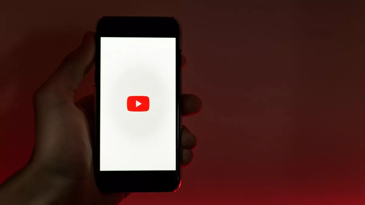 खत्म हो गया मोबाइल डाटा या स्लो है इंटरनेट तो करें ये काम, बिना नेट भी YouTube पर देख सकेंगे वीडियो