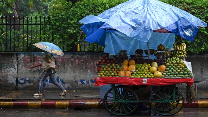 Delhi Weather Today: होली पर मौसम हुआ खुशनुमा, दिल्ली में कई जगहों पर बूंदाबांदी