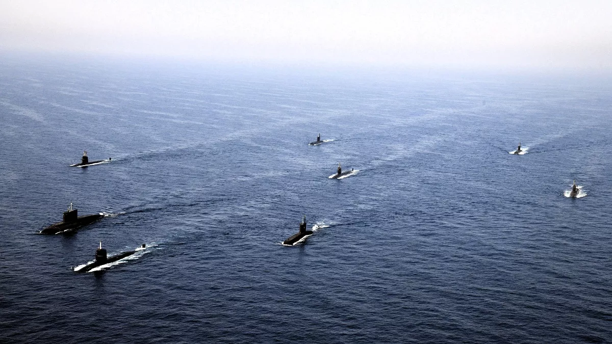 Indian Navy का समुद्र में शक्ति प्रदर्शन, आठ पनडुब्बियों ने अरब सागर में एकसाथ दिखाई अपनी ताकत