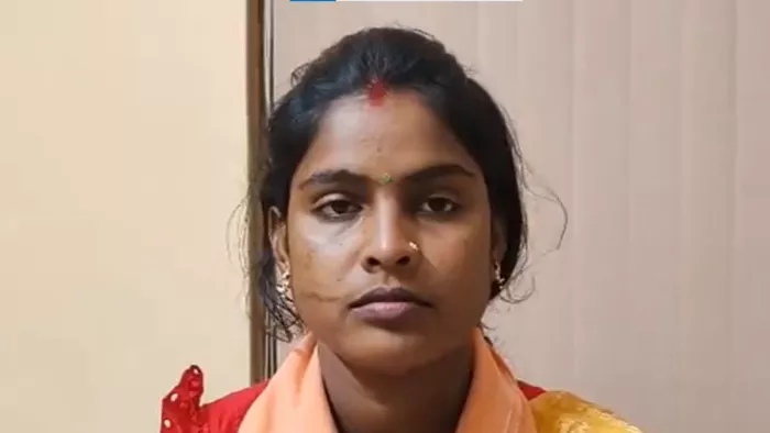 भाजपा ने बंगाल के बशीरहाट से संदेशखाली की पीड़िता रेखा पात्र को बनाया लोकसभा का उम्मीदवार। फोटोः एएनआई।