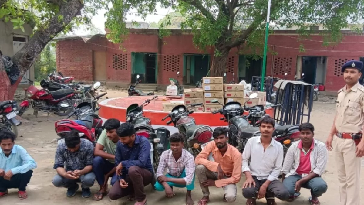 Bihar News: गोपालगंज में 176 लीटर शराब के साथ सात युवक गिरफ्तार, पुलिस ने पांच बाइक भी की जब्त