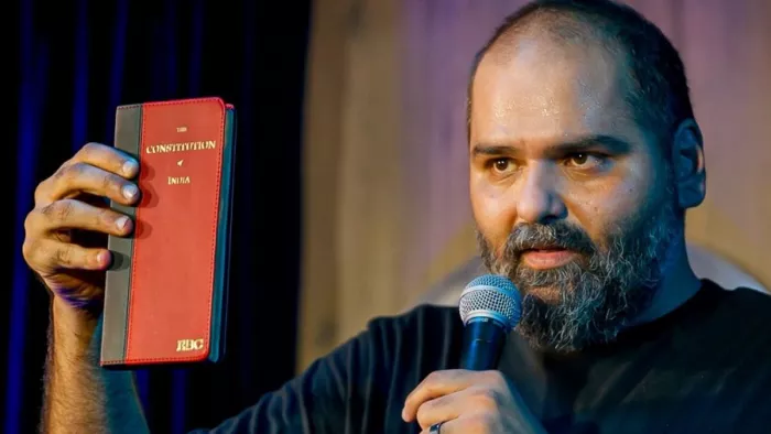 एकनाथ शिंदे के अपमान पर महाराष्ट्र में रार छिड़ गई है (फोटो: @kunalkamra88)