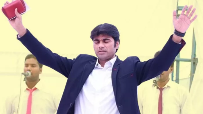 चर्च ऑफ ग्लोरी एंड विजडम चलाने वाले पादरी बजिंदर सिंह (फाइल फोटो)