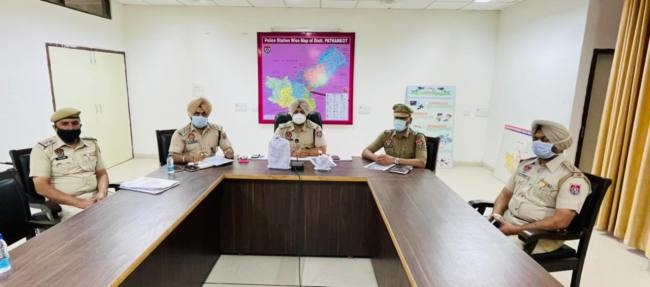 तीन गैंगस्टरों ने नाके के दौरान सीआइए स्टाफ के इंचार्ज नवदीप सिंह पर किये दो फायर, सुरक्षित