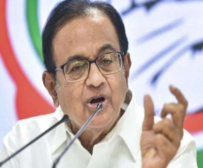 कांग्रेस के वरिष्ठ नेता पी चिदंबरम देश में वैक्सीन की कमी की ओर इशारा करते हुए