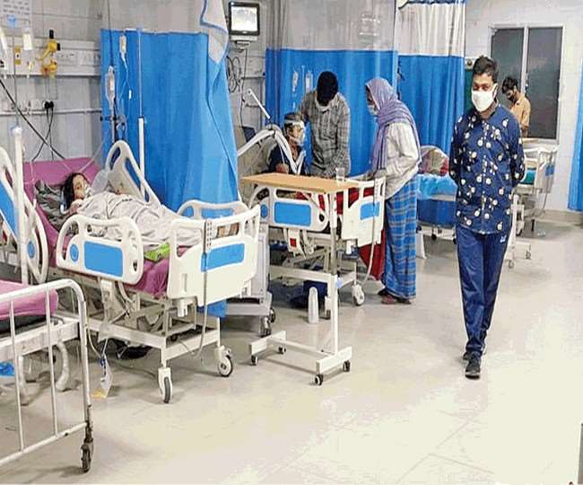 लुधियाना सिविल अस्तपाल में लापरवाही की हदें पार, कोविड सेंटर में कई घंटे बिता रहे मरीजों के परिजन