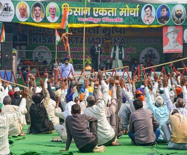 दिल्ली की सीमाओं पर बैठे किसान कोरोना वैक्सीन लगवाने को तैयार नहीं है।