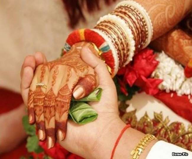 कोरोना के बढ़ते संक्रमण को देखते हुए कई ने टाल दी शादी, अब अक्टूबर, नवंबर में विवाह होगा। (प्रतीकात्मक फोटो)