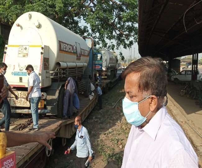 40 और वाराणसी से लखनऊ तक 60 किमी प्रति घंटा की गति से दौड़ी ऑक्सीजन एक्सप्रेस।