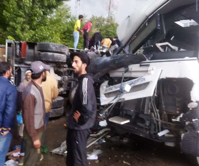 sarpanch killed two cops among six injured in road accident in pattan of baramulla