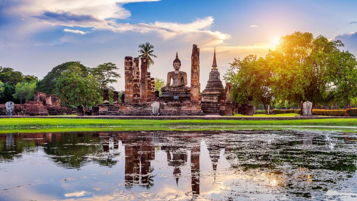 https://www.jagranimages.com/images/newimg/25042023/25_04_2023-irctc_ayodhya_angkorwat_tour_package_23394671.jpg