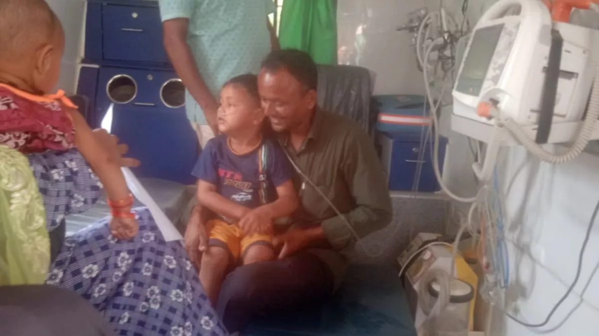 Bihar: मुजफ्फरपुर में मंत्री के काफिले की चपेट में आया बच्चा, गुस्साई भीड़ ने अधिकारी की गाड़ी घेर किया बवाल