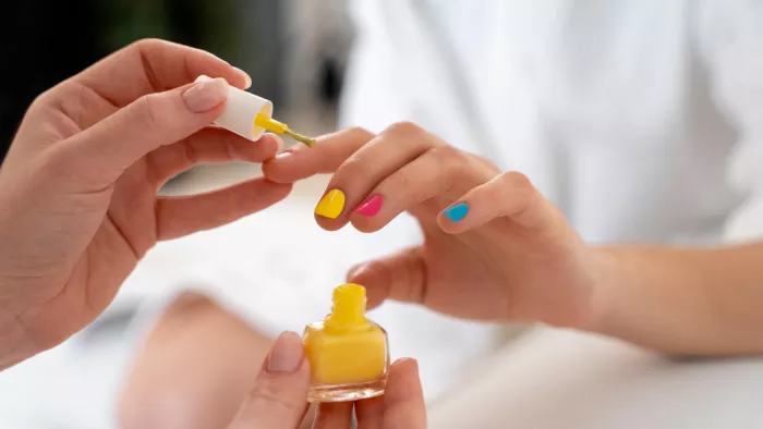 Nail Polish Hacks: नेल पॉलिश जल्दी सुखाने के टिप्स
