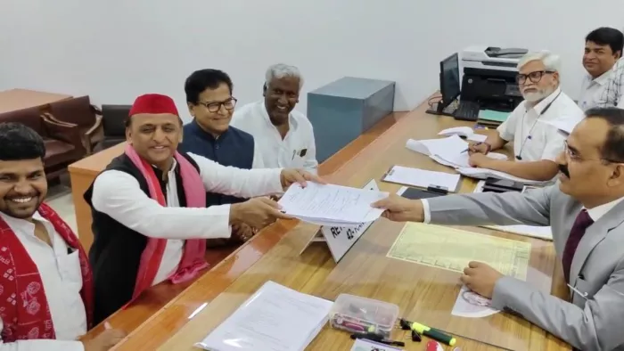 अखिलेश यादव ने कन्नौज से दाखिल किया नामांकन।