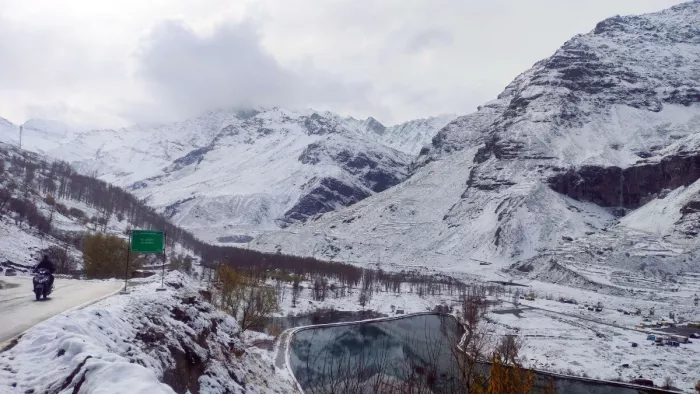 Himachal Weather Update: हिमाचल में बारिश और बर्फबारी का क्रम जारी