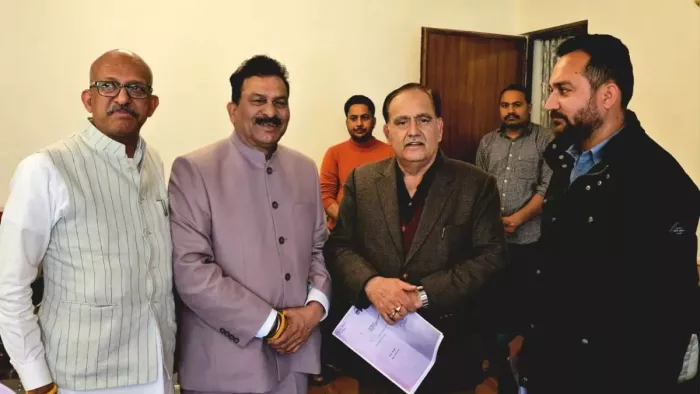 Himachal News: हिमाचल में निर्दलीय विधायकों पर आफत, दल-बदल के नियमों से जा सकती है विधायकी