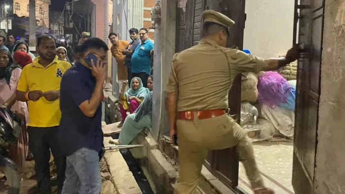 हापुड़ में मतदान से पहले बदमाशों ने लूट के विरोध पर की महिला की हत्या।