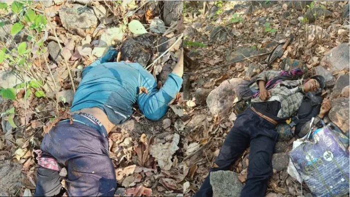 परहेल अभ्यारण्य में मारे गए दो नक्सलियों की फोटो- जागरण।