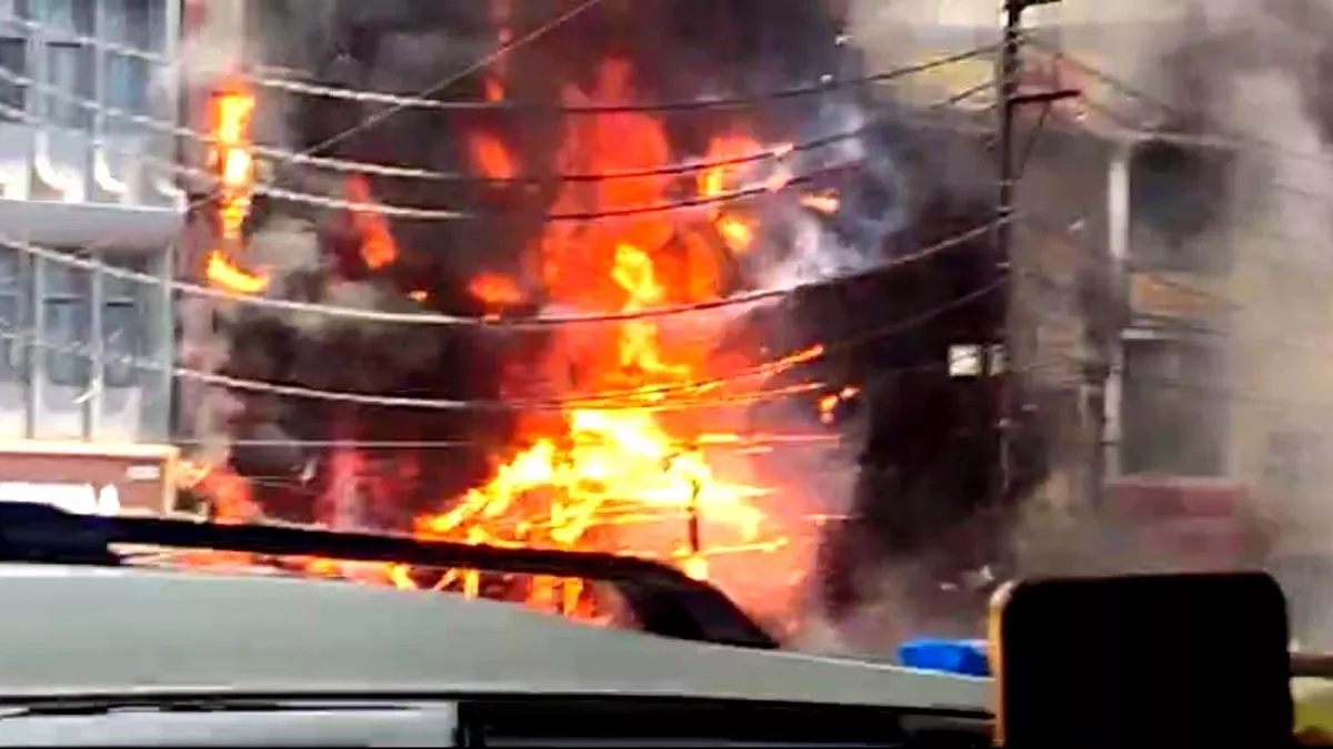 Patna Fire News : पटना के फेमस होटल में भीषण आग, दो लोगों की मौत की खबर व कई झुलसे; देखें VIDEO