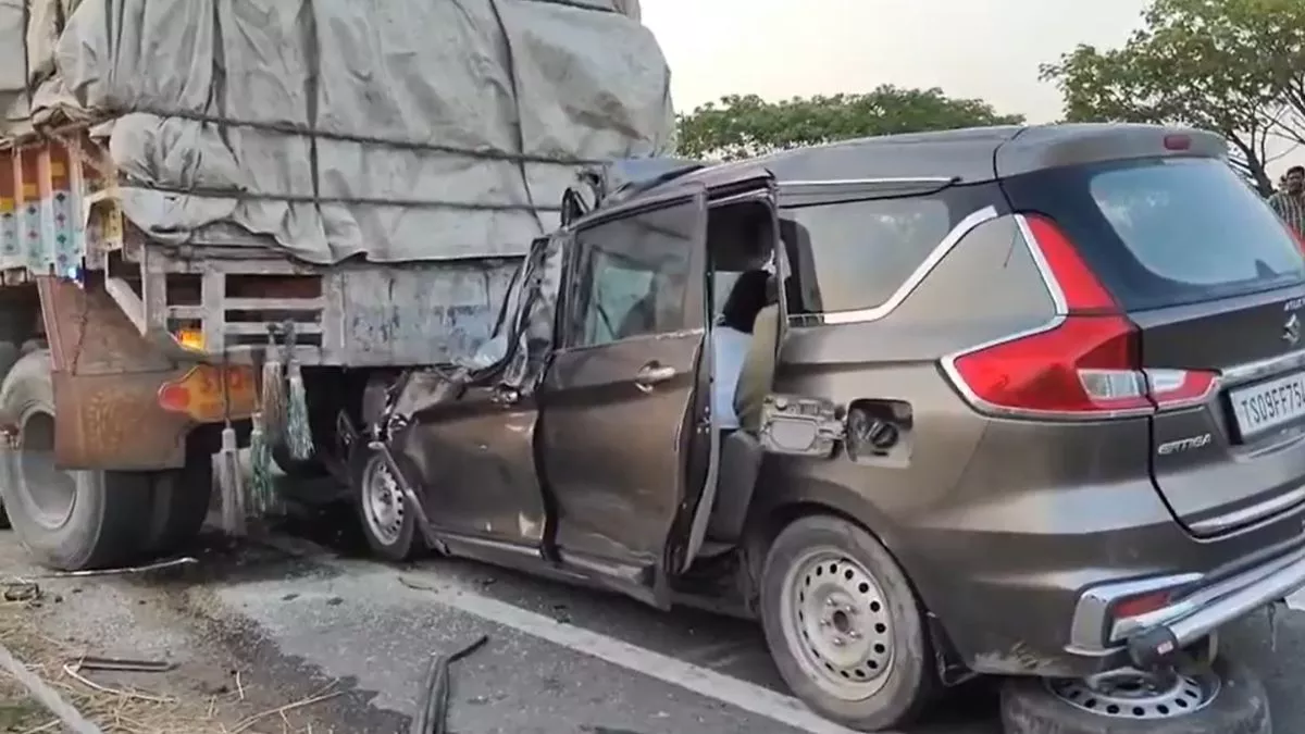 Telengana Road Accident: सूर्यापेट में कार और ट्रक की जबरदस्त टक्कर, एक बच्ची समेत छह लोगों की मौत