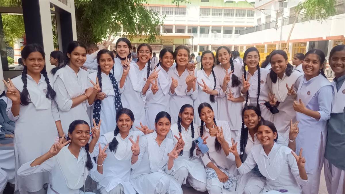 https://www.jagranimages.com/images/newimg/25042025/25_04_2025-boardgirl_23925477.jpg
