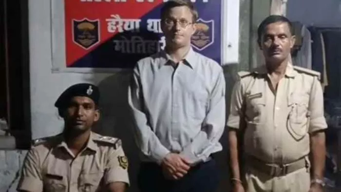 भारत नेपाल सीमा के मैत्री पुल के समीप पकड़ा गया अमेरिकी नागरिक। (जागरण)