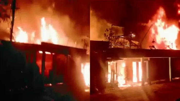 वैशाली के पटेढ़ी बेलसर थाना क्षेत्र में घरों में लगाई आग (जागरण)