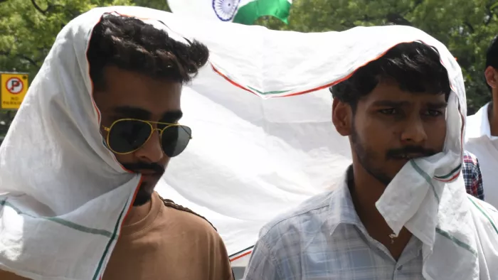 सीजन का सबसे गर्म दिन रहा शुक्रवार।