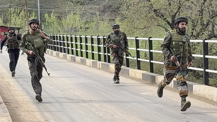 Jammu News: जम्मू-कश्मीर: LoC पर पाकिस्तान की नापाक हरकत (जागरण फोटो)