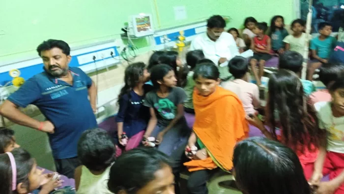 मोकामा में मिड डे मिल में सांप मिलने से मच गया हड़कंप (जागरण)