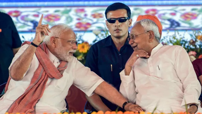 राष्ट्रीय पंचायती राज दिवस कार्यक्रम के दौरान प्रधानमंत्री नरेंद्र मोदी बिहार के मुख्यमंत्री नीतीश कुमार। (फोटो- एएनआई)