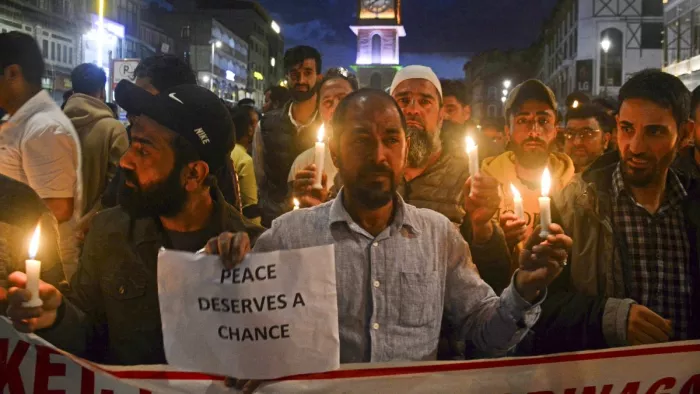 पहली बार दहशतगर्दों के खिलाफ कश्मीर की आम जनता। (फोटो- पीटीआई)