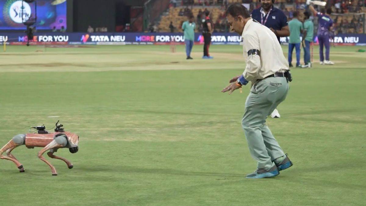 https://www.jagranimages.com/images/newimg/25042025/25_04_2025-sunil_gavaskar_robo_23925370.jpg