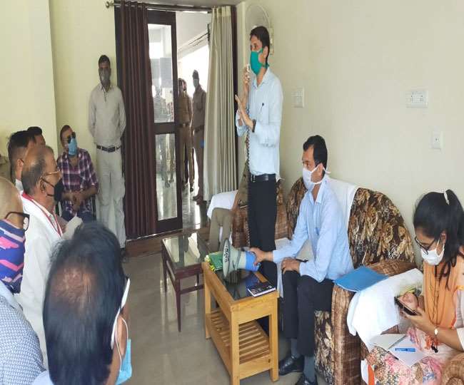 एक्शन में टिहरी डीएम मंगेश, मुनिकीरेती में प्रवासियों को क्वारंटाइन करने की तैयारी