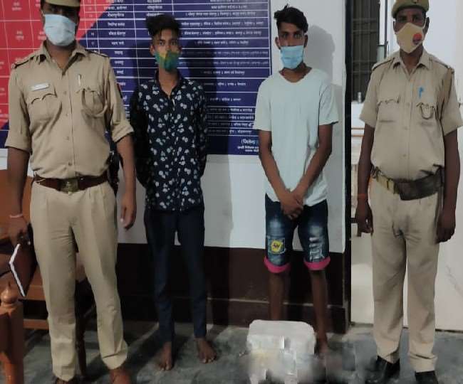 foreign liquor coming from nepal in uttar pradesh pilibhit police arrested two smugglers from border and seized liquor