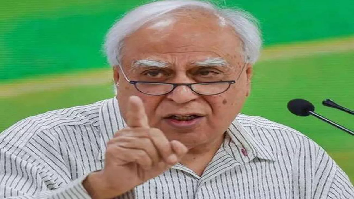 Kapil Sibal: केंद्रीय मंत्री रहे कपिल सिब्बल ने छोड़ा 'हाथ' का साथ, जानिए कैसा रहा राजनीतिक सफर
