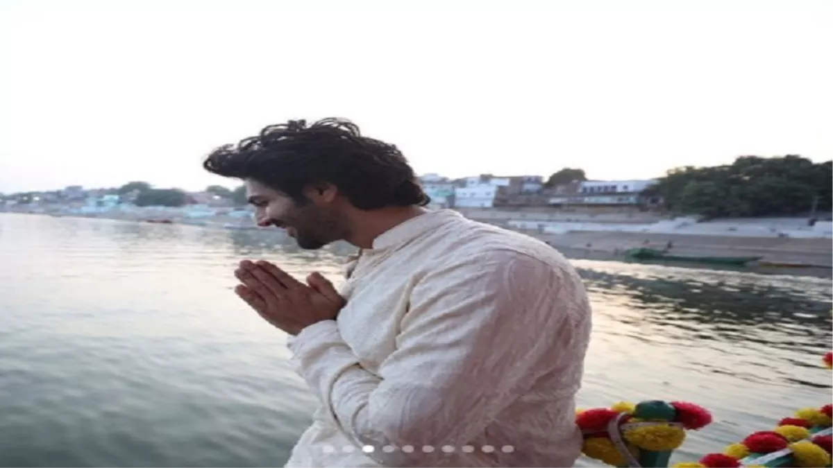‘भूल भुलैया 2’ को मिली सफलता के बाद वाराणसी पहुंचे कार्तिक आर्यन, शेयर किया गंगा आरती का अद्भुत वीडियो