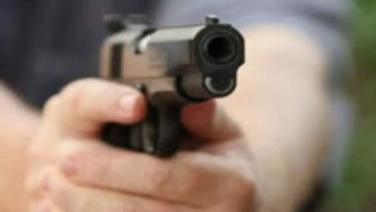 Noida News: मामूली बात को लेकर युवक को मारी गोली, अस्पताल में भर्ती